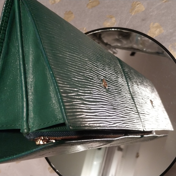 Authentic Louis Vuitton Epi Leather Green  Long  Wallet - Picture 15 of 15